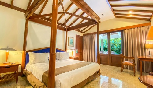 Bungalow 2 - 3 Bedroom with Pool