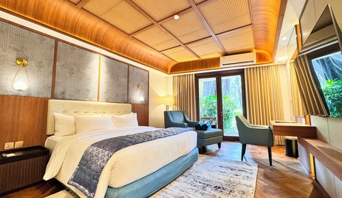 Suite Room with Bathtub