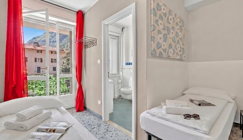 Family Apartment, 4 Bedrooms, 2 Bathrooms (Riva Dante Apartment - 4)