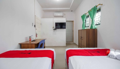 Twin Room (Reddoorz)