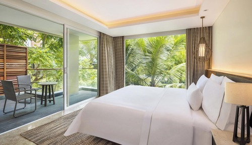 Suite, 1 King Bed, Balcony, Garden View (Balcony)