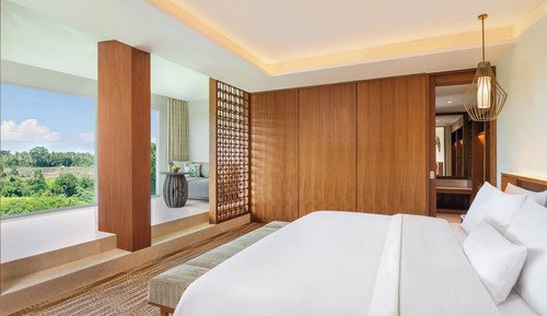 Suite, 1 King Bed, Balcony, Garden View (Balcony)