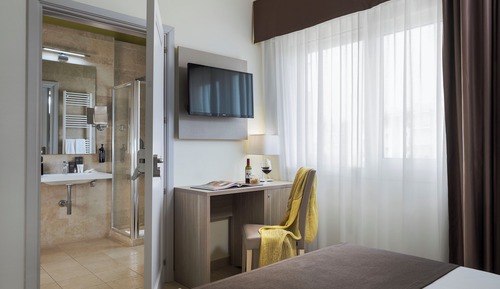Economy Room