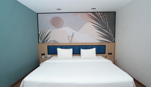 Hollywood Room