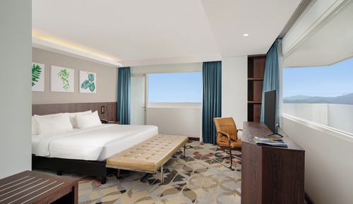 Executive Room, 1 King Bed, Balcony, Sea View