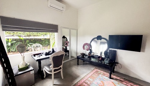 Malaka Room