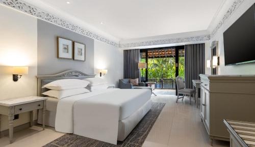 Lagoon Access room (King, balcony,Club Lounge Access)