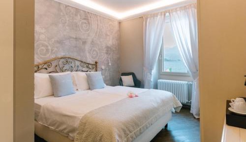 Classic double room with lake view