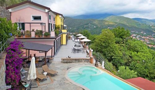Two-Bedroom Deluxe Apartment with Garden View