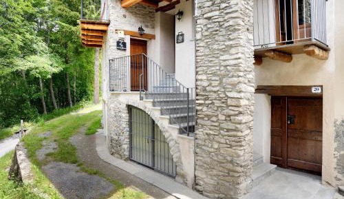 Two-Bedroom Deluxe Apartment with Balcony