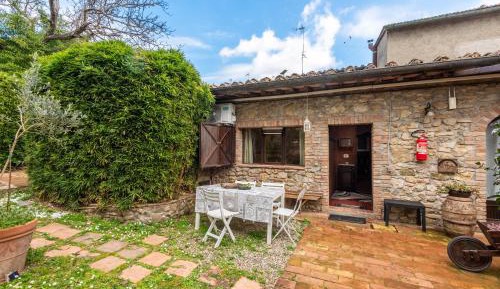 Two-Bedroom Deluxe Apartment with Garden View