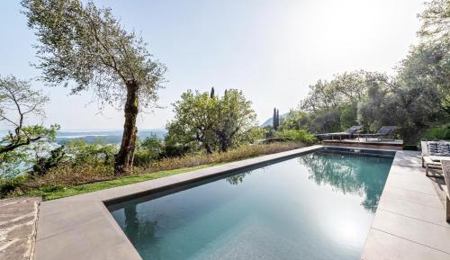 Villa with Garden View