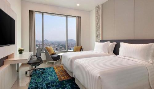 Deluxe Twin Room, with Mountain and City View