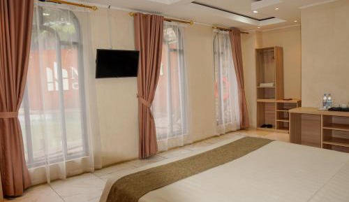 Deluxe Queen Room