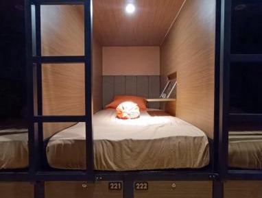 Single Bed in Mixed Dormitory Room