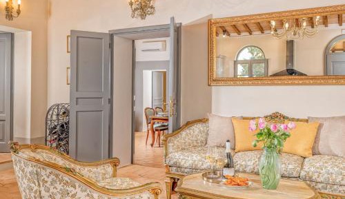 Deluxe Two-Bedroom Apartment with Garden View