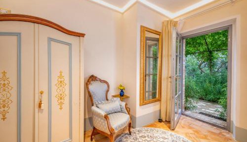 Deluxe Two-Bedroom Apartment with Garden View
