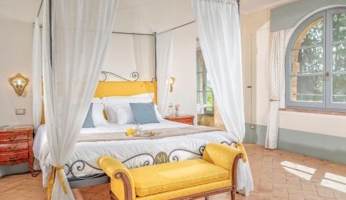 Deluxe Two-Bedroom Apartment with Garden View