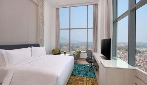 Grand Deluxe King Room with Panoramic Scenery