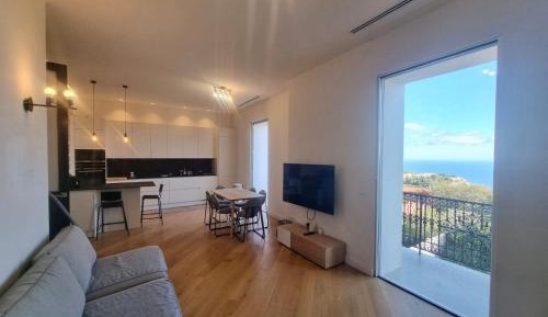 Two-Bedroom Deluxe Apartment with Balcony