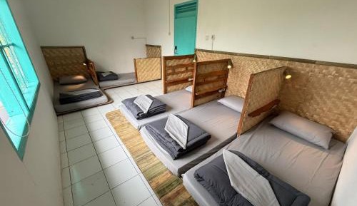 Single Bed in Mixed Dormitory Room