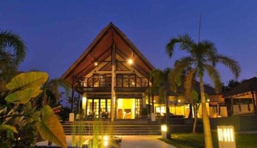 Villa - Beach Front