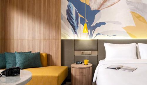 One-Bedroom Deluxe Suite with city View