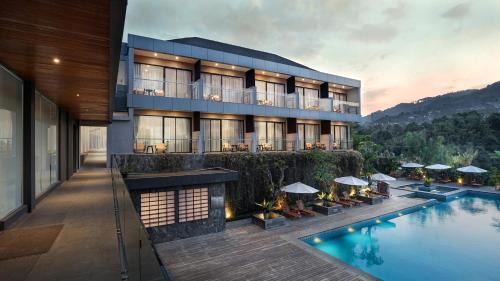 Executive Balcony Pool View