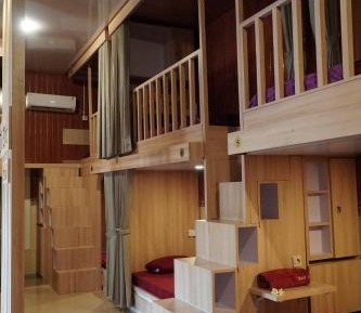 Single Bed in Mixed Dormitory Room