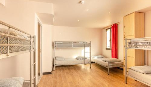 Single bed in a 7 Bed Mixed Dormitory Room