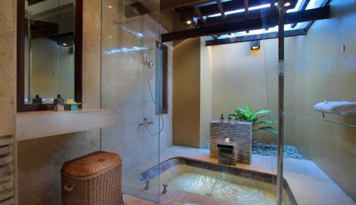 Alam Villa with Free Lounge Access