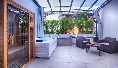 Suite with Sauna
