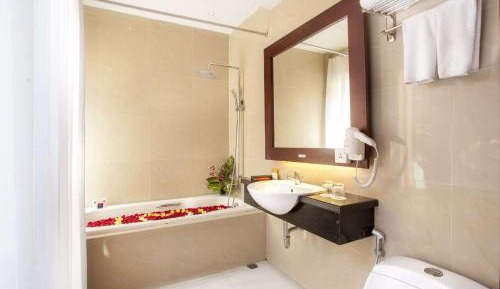 Deluxe Twin Room with Bath Tub - Non-Smoking