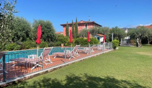 Deluxe Two-Bedroom Apartment with Garden View