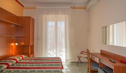 Double or Twin Room with Partial Sea View