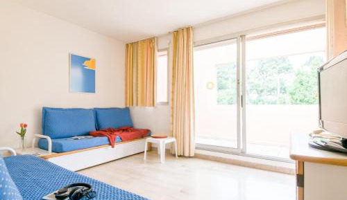 One-Bedroom Apartment with Alcove (7 Adults)