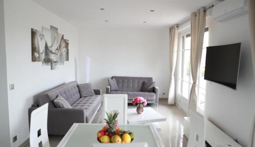 Deluxe Apartment