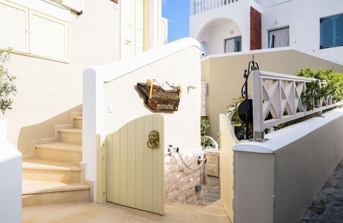 Fira Hotel | Suite Home Santorini