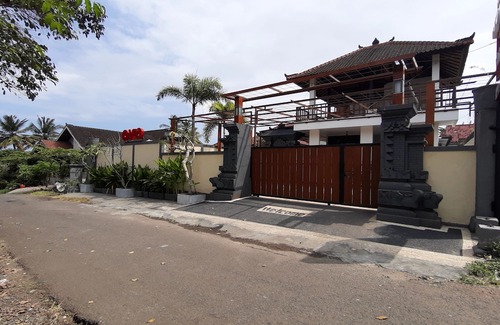 Pekutatan Hotel | OYO 915 Villa Sari