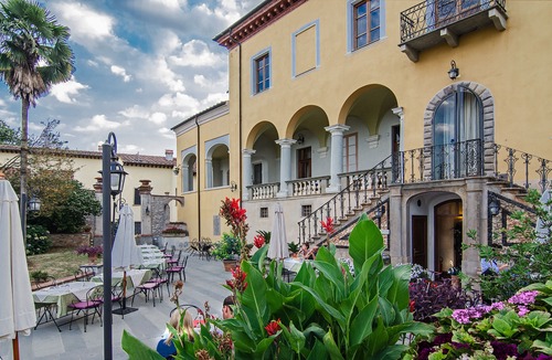 San Lorenzo a Vaccoli Hotel | Hotel Villa Cheli
