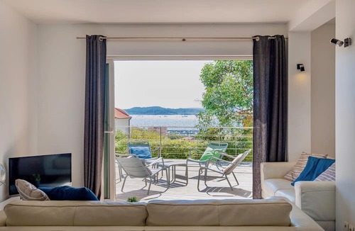 Sainte-Maxime City Centre Villa | CENTRAL VILLA with PANORAMIC SEA VIEWS -- SAINTE-MAXIME -- SLEEPS 14 !