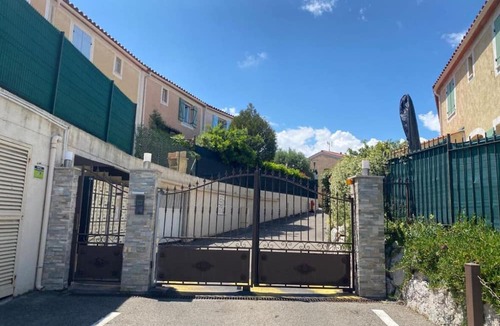 Saint Antoine House | Holiday Home 'Maison De Bellet Nice' with Shared Terrace, Wi-Fi and Air Conditioning