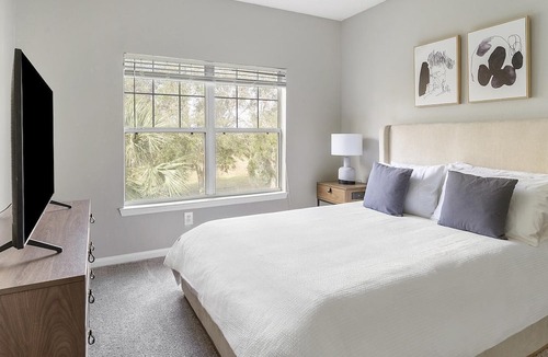 Sanford Apartment | Modern Apartment in Prime Location (ID1276X306)