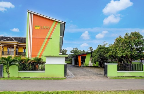 Rajabasa House | Lima Residence Deluxe Twin